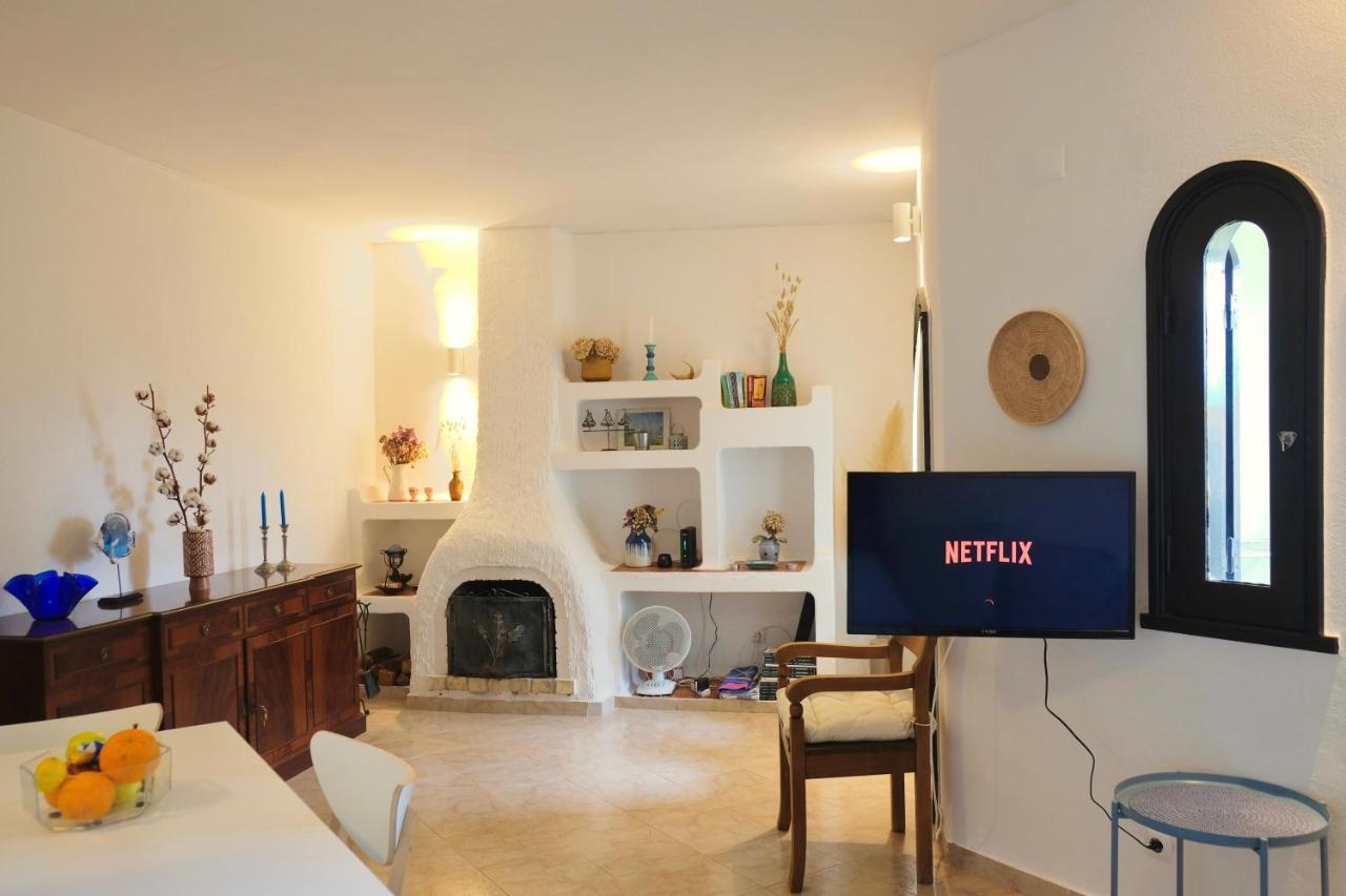 Peaceful & Spacious Apt With Parking & Queen Bed Карвоейру Екстер'єр фото